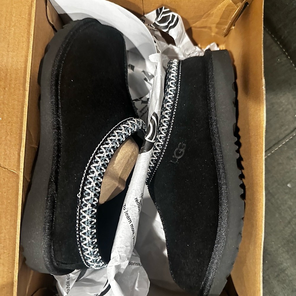 UGG Tasman II kid’s Black Slip-On Loafers